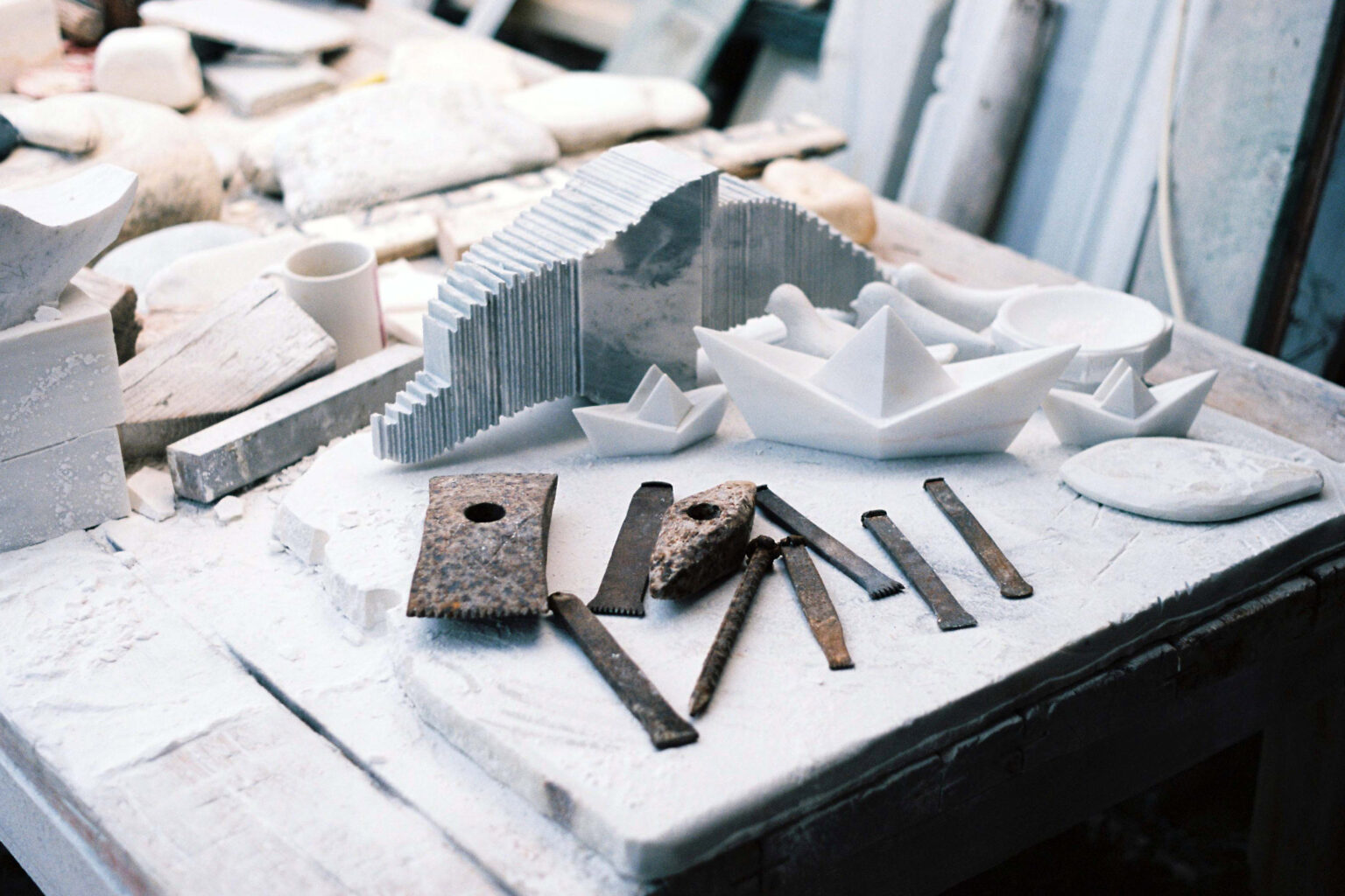 181029_Marble-in-Metamorphosis_Tinos_Labros-Diamantopoulos-studio_Chris-Kontos-82